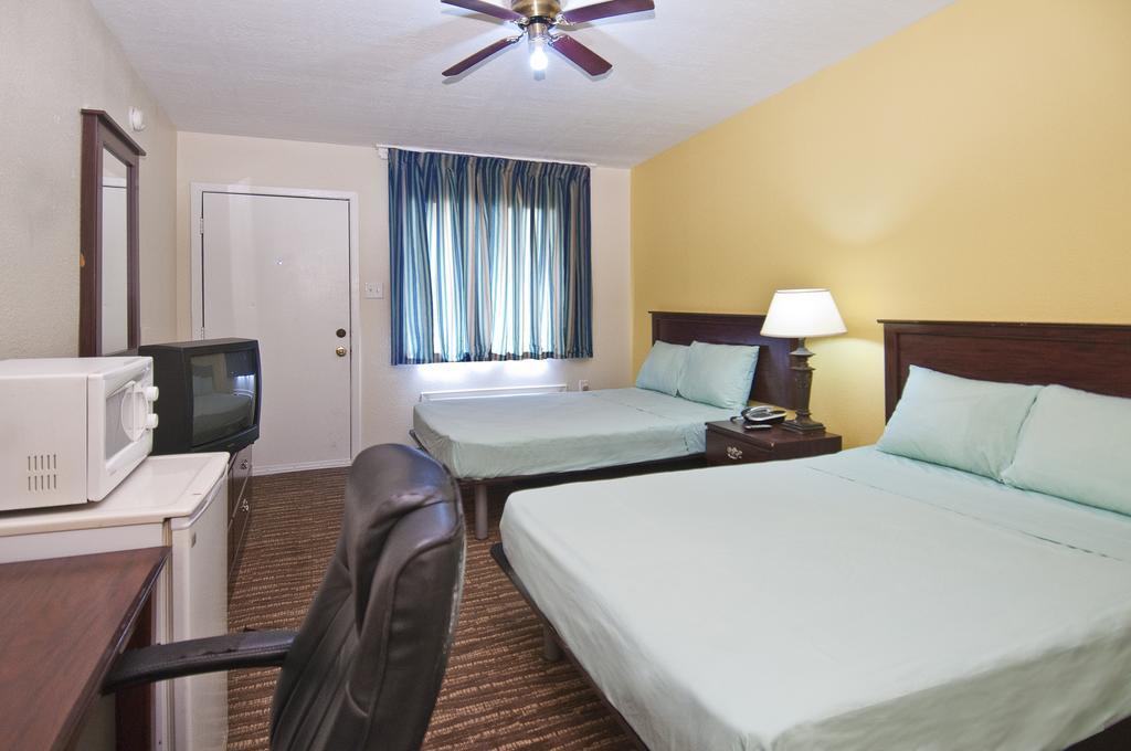Jonathan'S Inn Groves Bagian luar foto