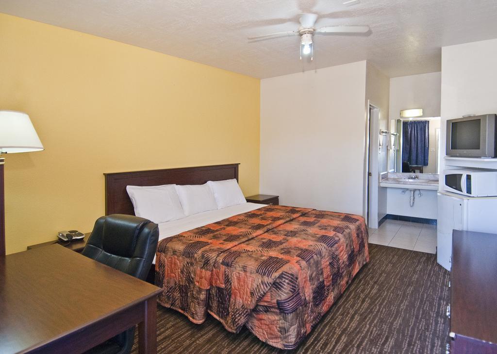 Jonathan'S Inn Groves Bagian luar foto